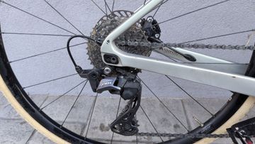 Used Giant Revolt Advanced 2 2022 2022 Road & Gravel, Light Gray — image 5 of 6