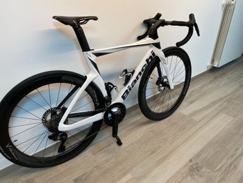 Used Bianchi Oltre Comp Ultegra Di2 2024 2024 Road & Gravel — image 30 of 32