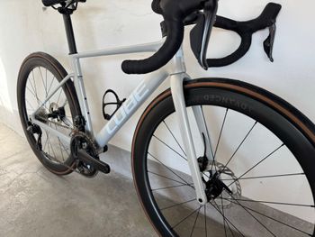 Used CUBE LITENING AIR C:68X, PRO 2025 2025 Road & Gravel, Hellgrau — image 3 of 7