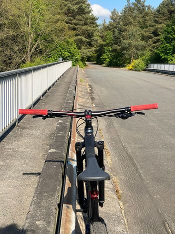 Used Giant Stance Shimano Deore 2023 Mountainbike, Black, 29 — image 11 of 13