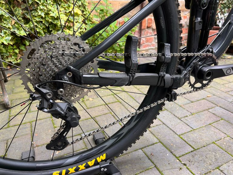 Used Giant Stance Shimano Deore 2023 Mountainbike, Black, 29 — image 3 of 13