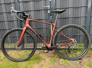 Used Giant Revolt Advanced 3 2024 2024 Road & Gravel, Rot — image 3 of 14