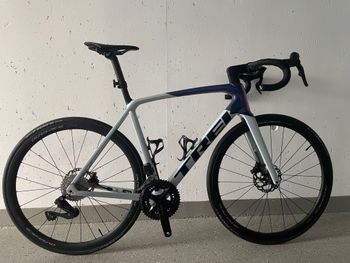 Used Trek Émonda SL 6 2024 2024 Road & Gravel, Light Gray — image 2 of 21