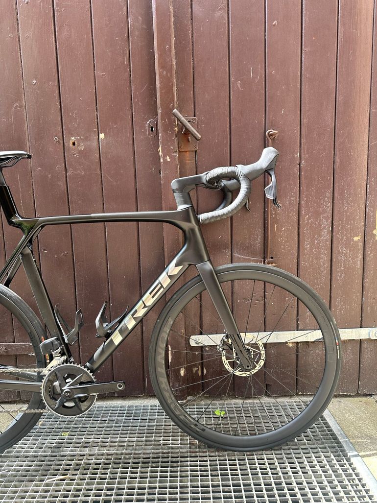 Used Trek Madone SL 5 Gen 8 2025 2025 Road & Gravel — image 2 of 6