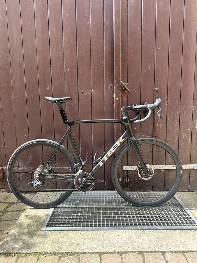Used Trek Madone SL 5 Gen 8 2025 2025 Road & Gravel — image 1 of 6