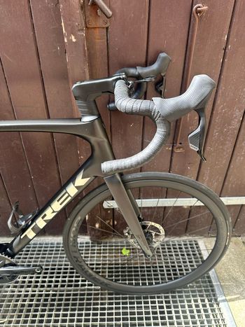 Used Trek Madone SL 5 Gen 8 2025 2025 Road & Gravel — image 5 of 6