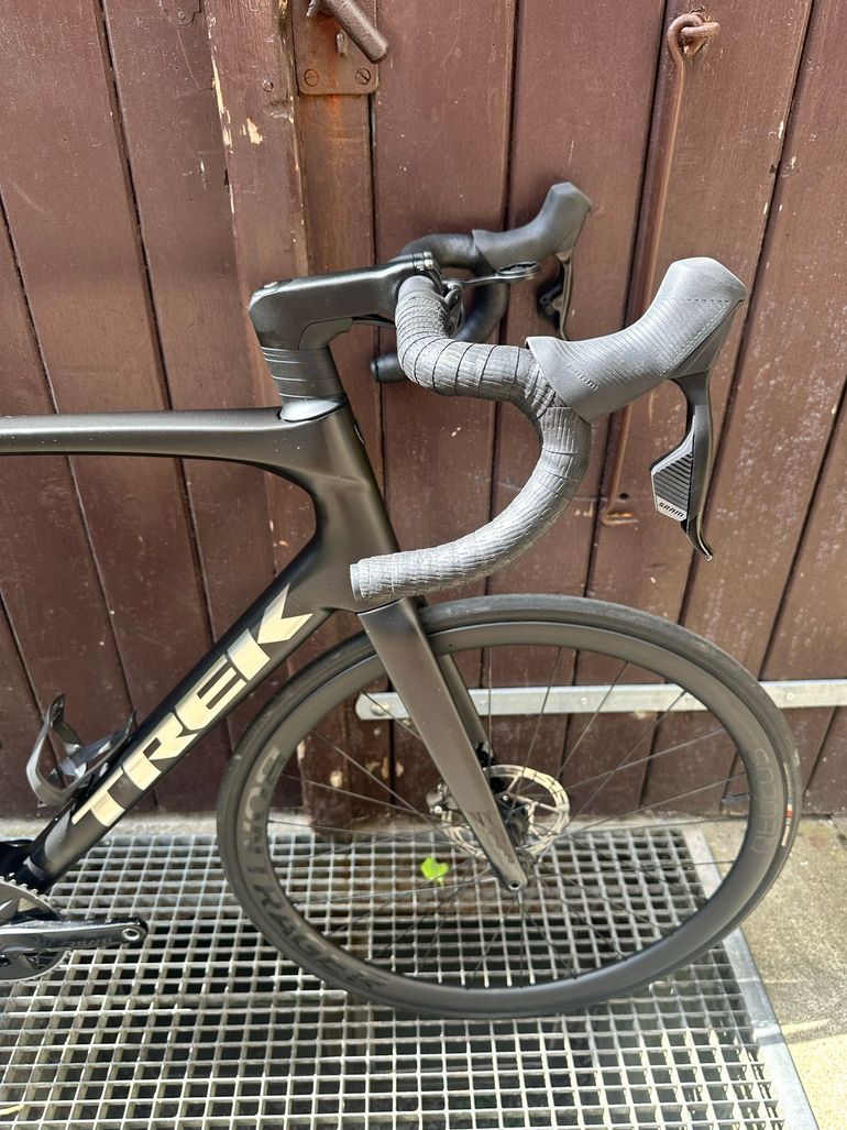 Used Trek Madone SL 5 Gen 8 2025 2025 Road & Gravel — image 5 of 6