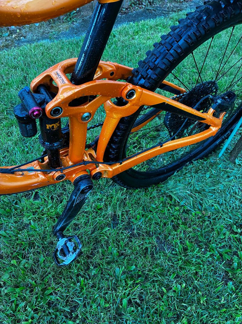 Used Giant Reign 1 2019 2019 Mountainbike, Orange, 27.5 — image 4 of 5