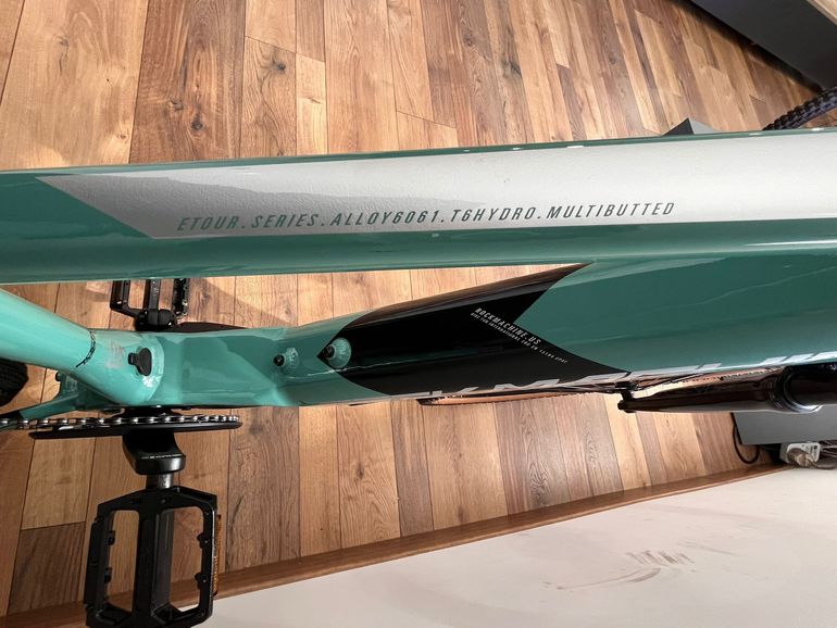 Used Rock Machine GRAVELRIDE INT E700 DI2 - 2023 - L 2023 Road & Gravel, Light Gray — image 8 of 27