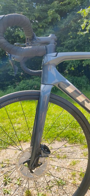 Used Trek Émonda SL 6 Disc Pro 2022 2022 Road & Gravel, Light Gray — image 9 of 11