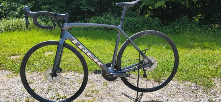 Used Trek Émonda SL 6 Disc Pro 2022 2022 Road & Gravel, Light Gray — image 8 of 11
