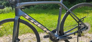 Used Trek Émonda SL 6 Disc Pro 2022 2022 Road & Gravel, Light Gray — image 10 of 11