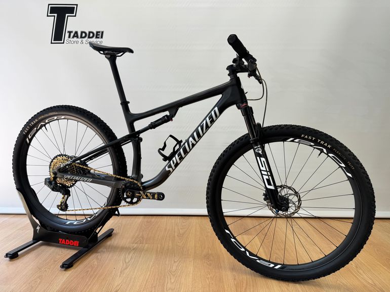 Used Specialized Specialized Epic Expert 2022 Taglia L 2022 Mountainbike, Black — image 1 of 28