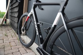 Used Colnago V4Rs Shimano Ultegra Di2 2025 2025 Road & Gravel — image 8 of 11