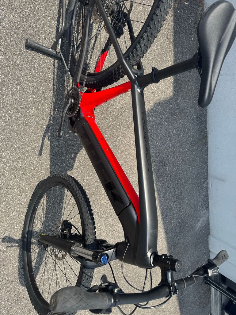 Used Trek Powerfly 4 625 Gen 3 2023 2023 Mountainbike — image 2 of 12