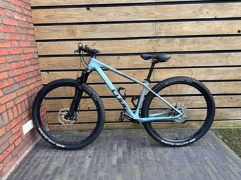 Used CUBE ACCESS WS C:62 PRO 2024 2024 Mountainbike, Gris claro — image 2 of 6