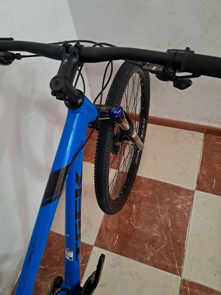 Used Trek Marlin 7 2018 2018 Mountainbike — image 4 of 10