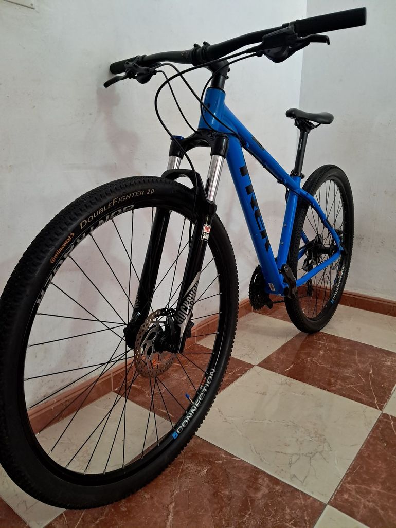 Used Trek Marlin 7 2018 2018 Mountainbike — image 1 of 10