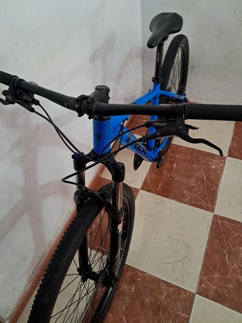 Used Trek Marlin 7 2018 2018 Mountainbike — image 3 of 10