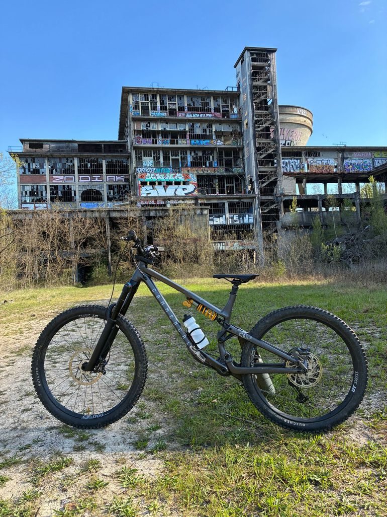 Used Commencal META SX OHLINS EDITION 2022 2022 Mountainbike — image 1 of 3
