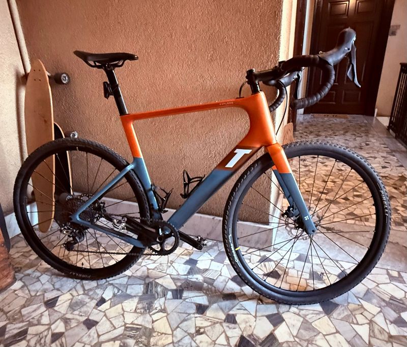 3T Exploro RaceMax BOOST Dropbar 2022 2022 Road & Gravel usato, Arancione — immagine 4 di 7