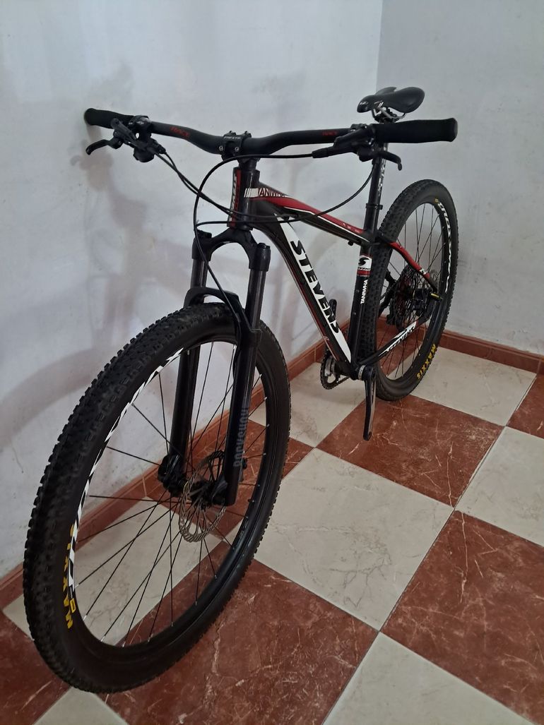 Used Stevens Taniwha Shimano Deore XT 2022 Mountainbike — image 15 of 17