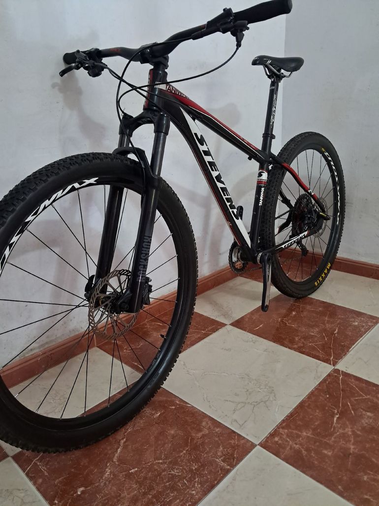 Used Stevens Taniwha Shimano Deore XT 2022 Mountainbike — image 14 of 17