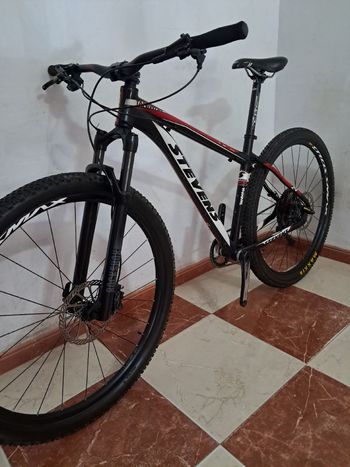 Used Stevens Taniwha Shimano Deore XT 2022 Mountainbike — image 3 of 17