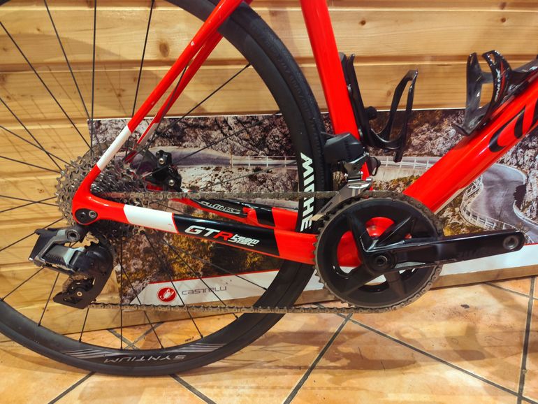 Used Wilier Wilier GTR TEAM DISC SRAM RIVAL 2023 Road & Gravel, Rojo — image 5 of 11
