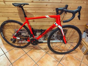 Used Wilier Wilier GTR TEAM DISC SRAM RIVAL 2023 Road & Gravel, Rojo — image 1 of 11