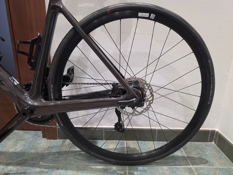 Used Scott Addict RC eRIDE 20 (EU) 2024 2024 Road & Gravel, Light Gray — image 9 of 17