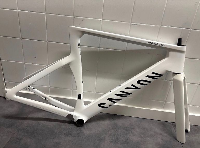 Used Canyon Aeroad CF SLX 7 Di2 C46 2025 Frameset 2025 Road & Gravel — image 9 of 10