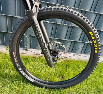 Used Cube TWO15 Pro 27.5 2025 Mountainbike, Light Gray — image 13 of 15