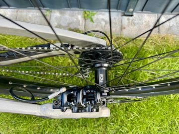 Used Cube TWO15 Pro 27.5 2025 Mountainbike, Light Gray — image 8 of 15