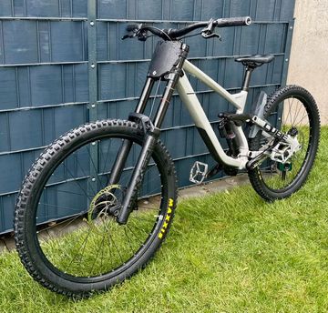 Used Cube TWO15 Pro 27.5 2025 Mountainbike, Light Gray — image 1 of 15