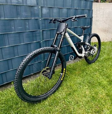 Used Cube TWO15 Pro 27.5 2025 Mountainbike, Light Gray — image 3 of 15