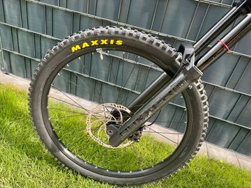 Used Cube TWO15 Pro 27.5 2025 Mountainbike, Light Gray — image 6 of 15
