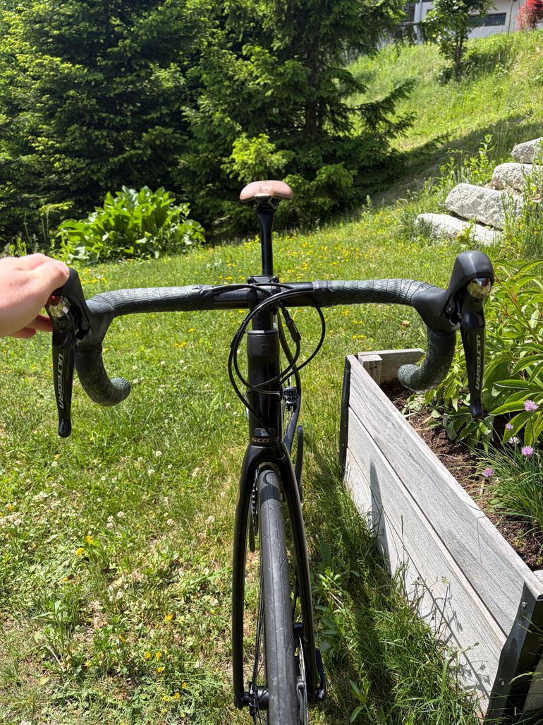 Used Scott Addict 10 disc carbon 2021 2021 Road & Gravel, Black — image 4 of 5