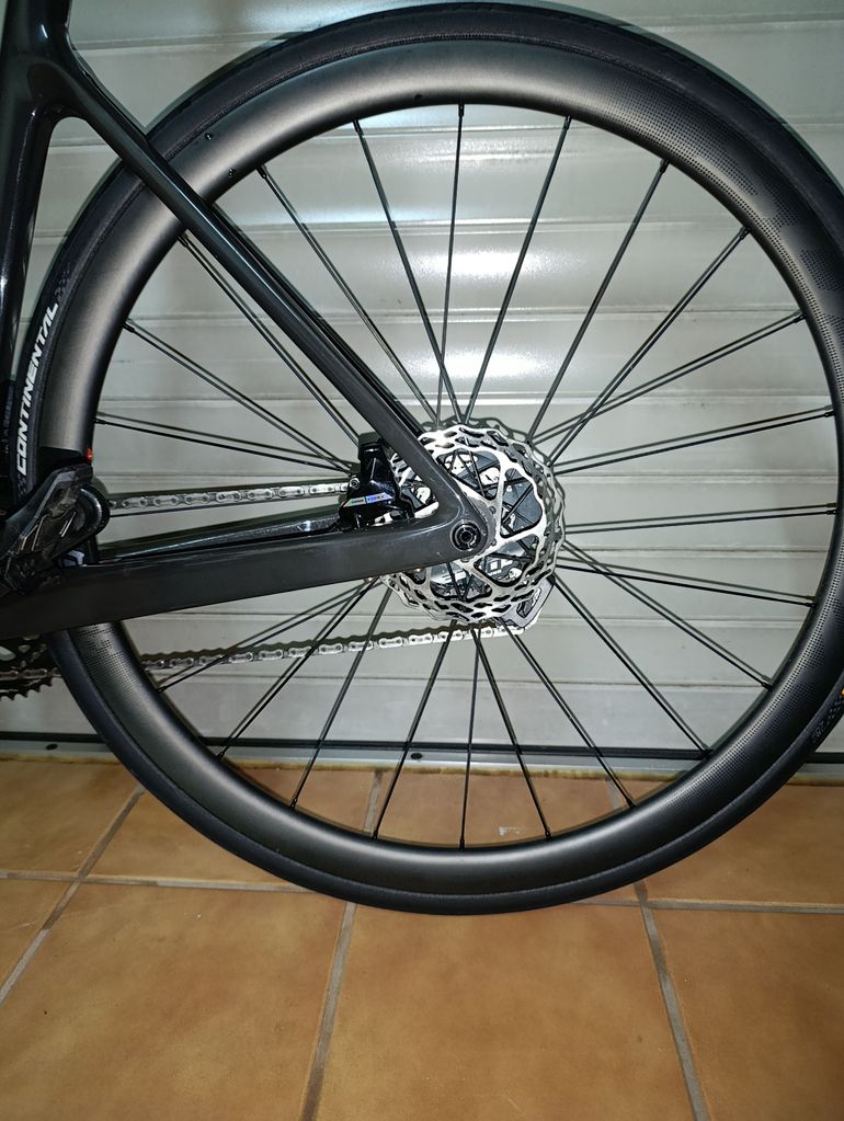 Used Scott Addict RC 10 2024 2024 Road & Gravel, Black — image 7 of 11