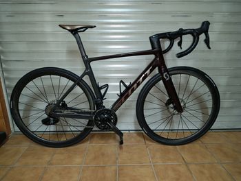 Used Scott Addict RC 10 2024 2024 Road & Gravel