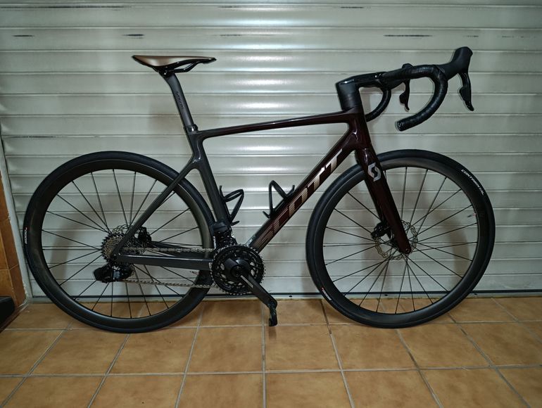 Used Scott Addict RC 10 2024 2024 Road & Gravel, Black — image 1 of 11
