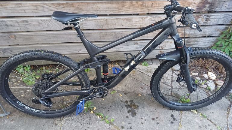 Used Trek Remedy 8 27.5 2018 2018 Mountainbike — image 1 of 3