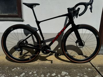 Used Giant Revolt, Advanced Pro 1 2022 2022 Road & Gravel, Red — image 14 of 20