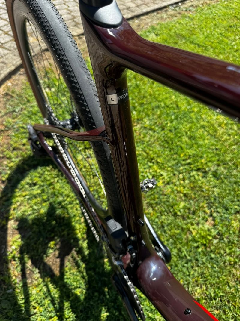 Used Giant Revolt, Advanced Pro 1 2022 2022 Road & Gravel, Red — image 17 of 20