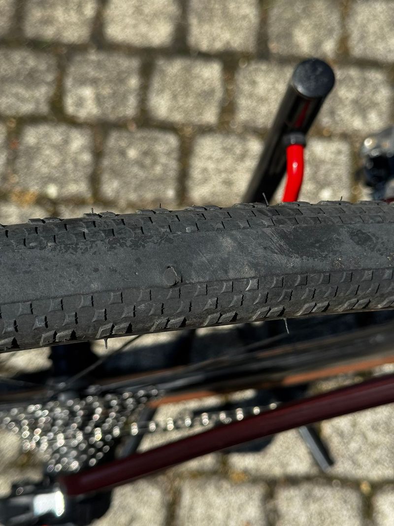 Used Giant Revolt, Advanced Pro 1 2022 2022 Road & Gravel, Red — image 11 of 20