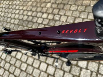 Used Giant Revolt, Advanced Pro 1 2022 2022 Road & Gravel, Red — image 4 of 20