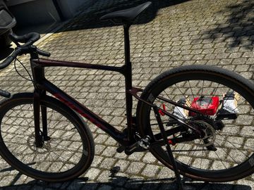 Used Giant Revolt, Advanced Pro 1 2022 2022 Road & Gravel, Red — image 12 of 20