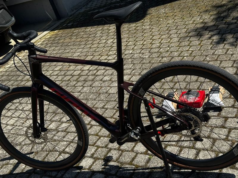 Used Giant Revolt, Advanced Pro 1 2022 2022 Road & Gravel, Red — image 12 of 20