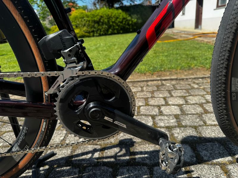 Used Giant Revolt, Advanced Pro 1 2022 2022 Road & Gravel, Red — image 6 of 20
