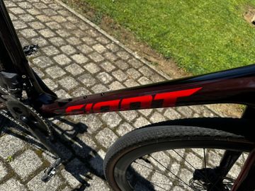 Used Giant Revolt, Advanced Pro 1 2022 2022 Road & Gravel, Red — image 5 of 20
